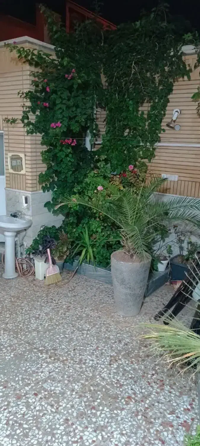 دربست ویلایی ۲ طبقه|اجارهٔ خانه و ویلا|قم, زنبیل آباد|دیوار