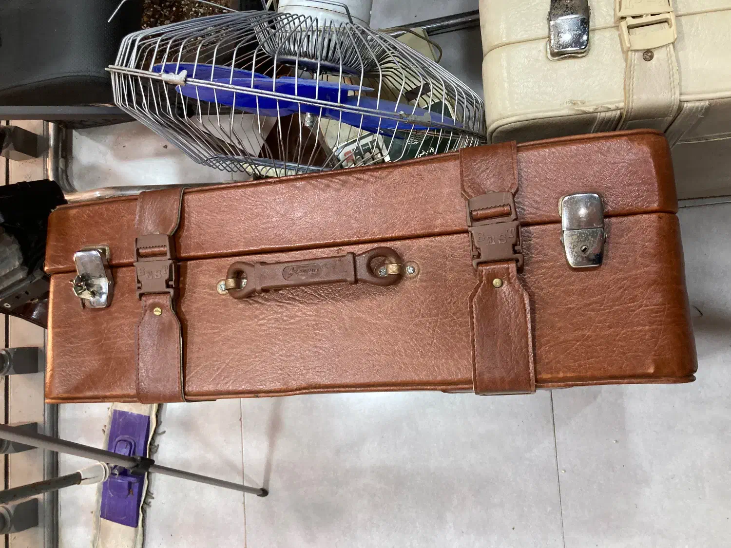 چمدان قدیمی در حد نو|کلکسیون اشیاء عتیقه|بابلسر, |دیوار