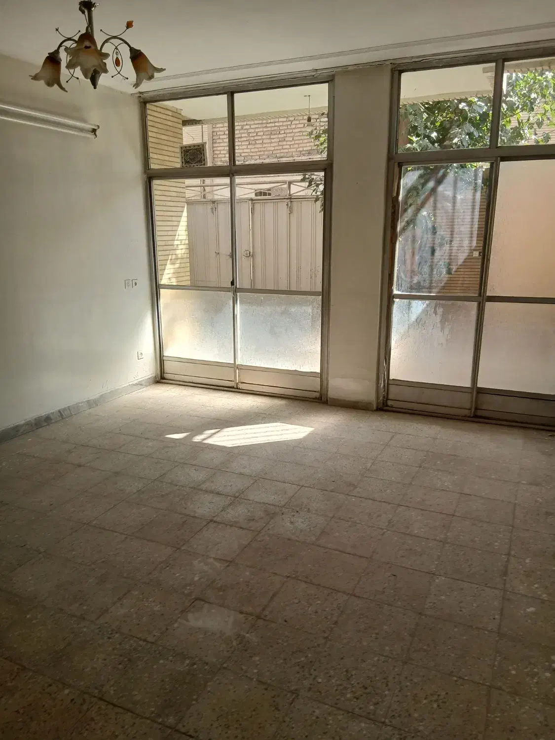 ویلایی دربست ماشین رو درحد دوماشین|اجارهٔ آپارتمان|اصفهان, مصلی|دیوار