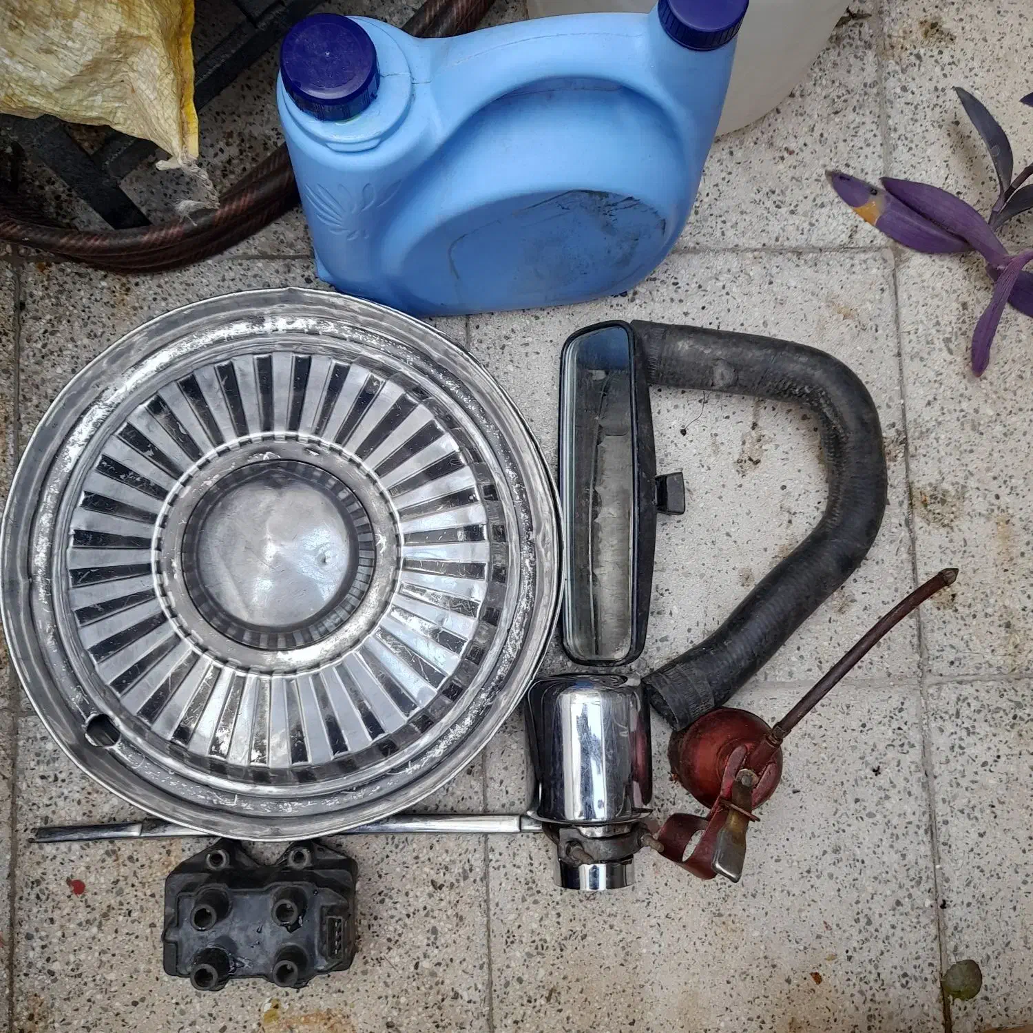 تعدادی لوازم و ۲/۵لیتر زدیخ ریر قیمت|قطعات یدکی و لوازم جانبی|اراک, |دیوار