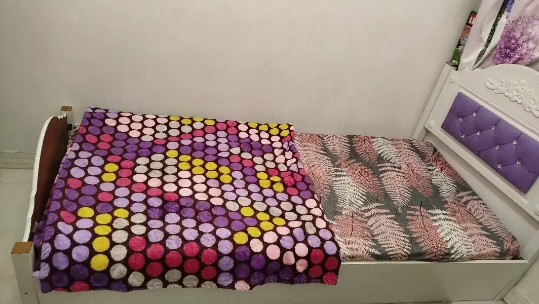 تخت تک نفره|تخت و سرویس خواب|لاهیجان, خالو باغ|دیوار