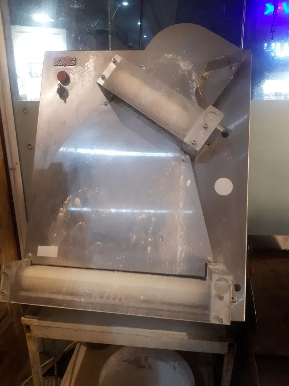 خمیر پهن کن kmc|کافی‌شاپ و رستوران|گنبد کاووس, |دیوار