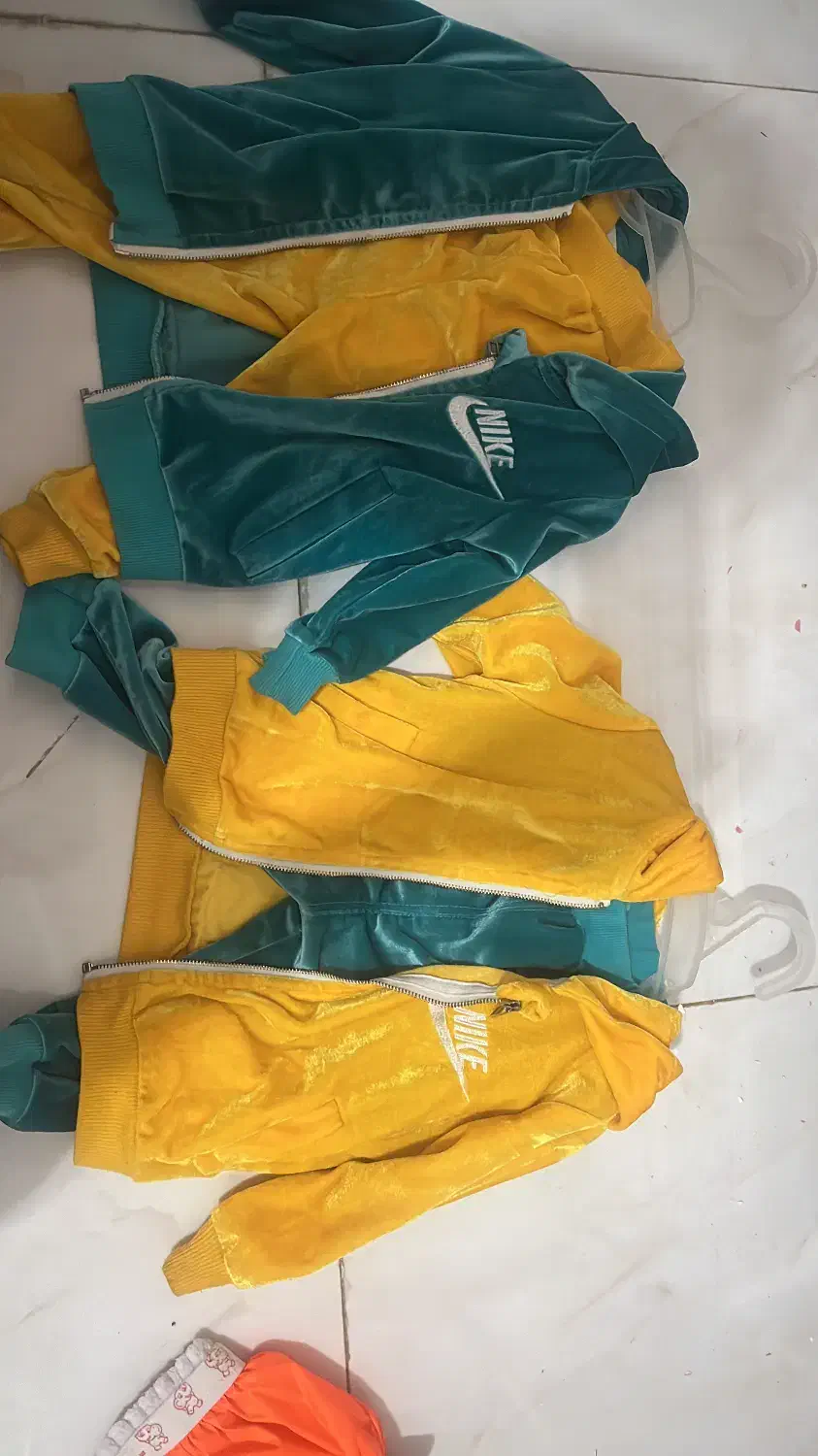 تعداد زیادی لباس بچگانه ۱-۲/۵ سال|کفش و لباس بچه|باقرشهر, |دیوار