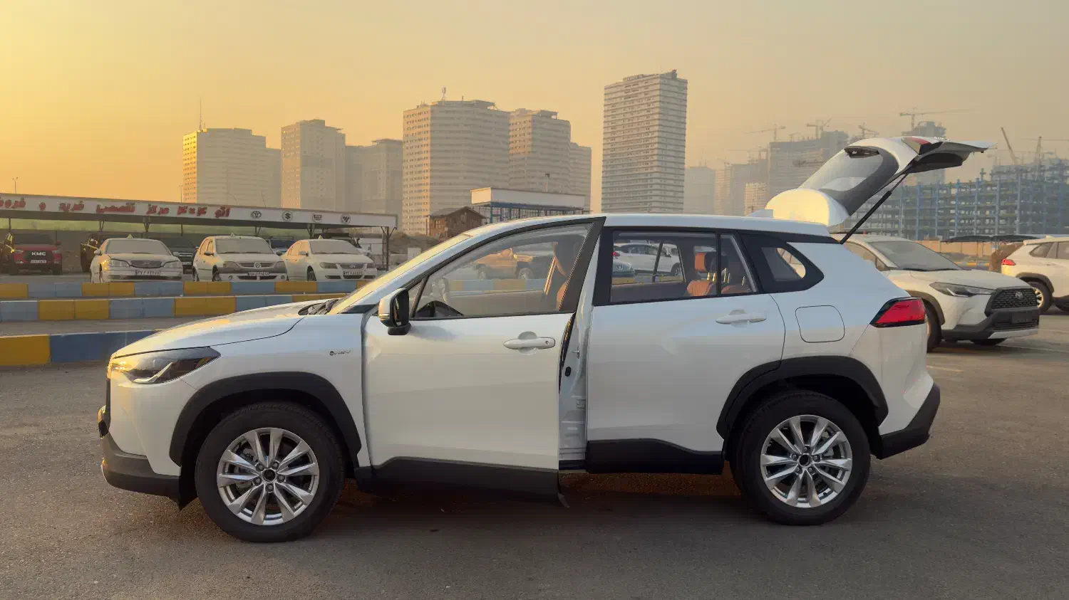 تویوتا کرولا کراس هیبریدی ۲۰۲۵|خودرو سواری و وانت|تهران, حشمتیه|دیوار