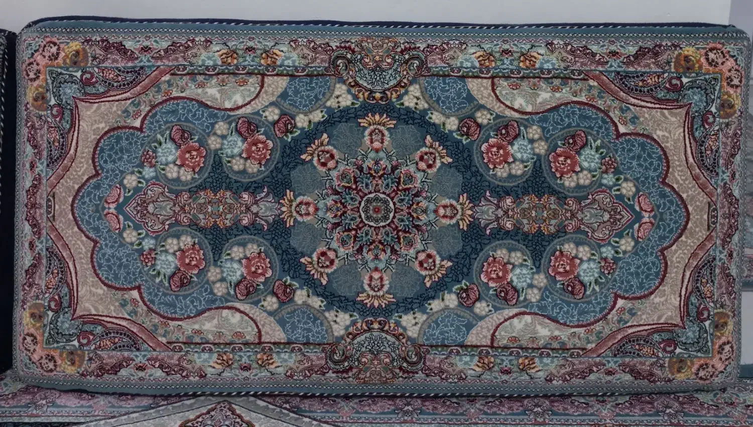 پشتی اکباتان|پشتی|ساوه, |دیوار