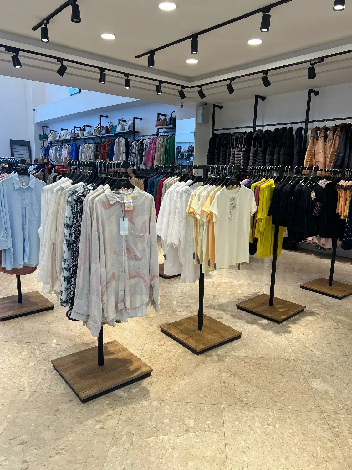 رگال و مانکن|فروشگاه و مغازه|بندر انزلی, گلسرخ|دیوار