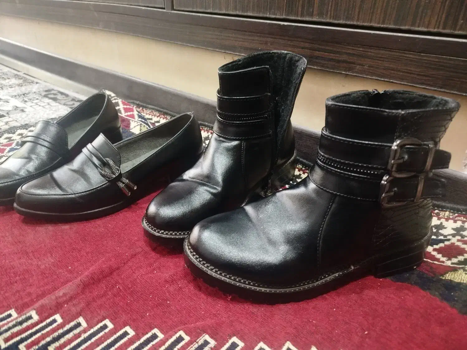 یک عدد بوت و یک عدد کفش زنانه به فروش میرسد|کیف، کفش، کمربند|سیرجان, |دیوار