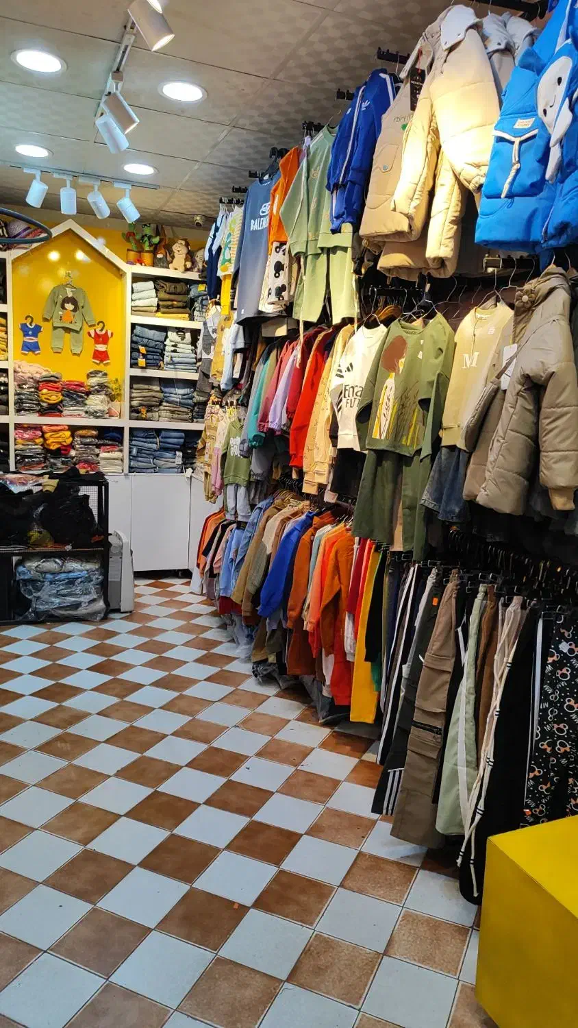 فروشنده خانم جهت کار در پوشاک بچگانه|استخدام بازاریابی و فروش|قوچان, |دیوار