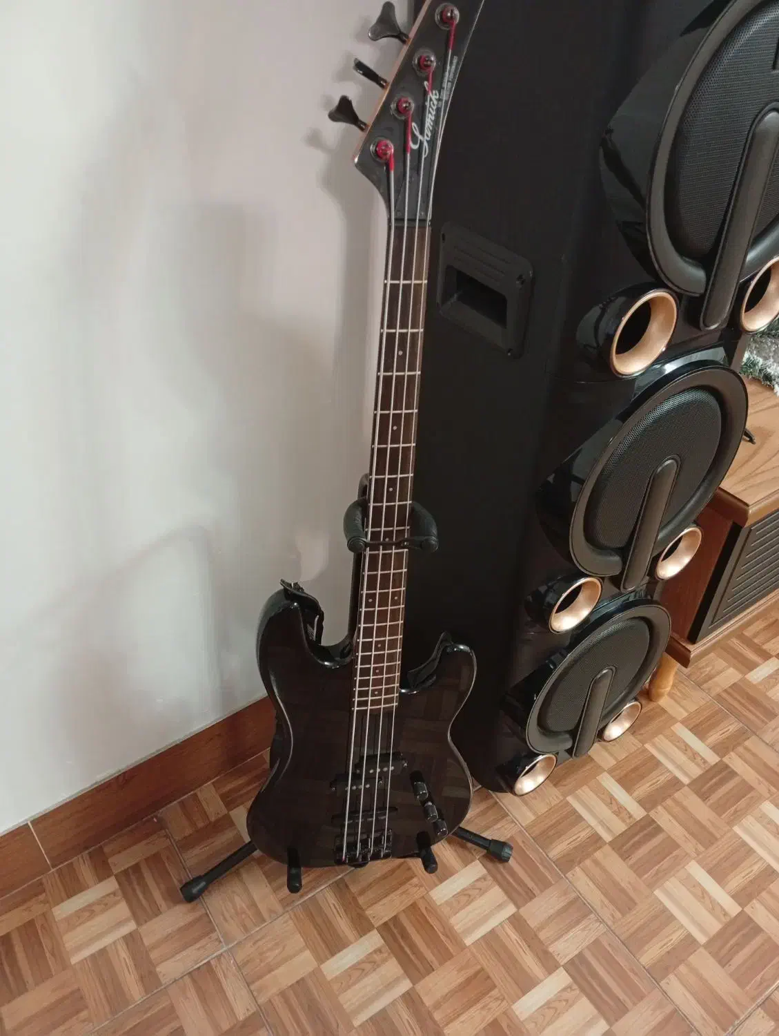 بیس سامیک|گیتار، بیس، امپلیفایر|رشت, حومه رشت|دیوار