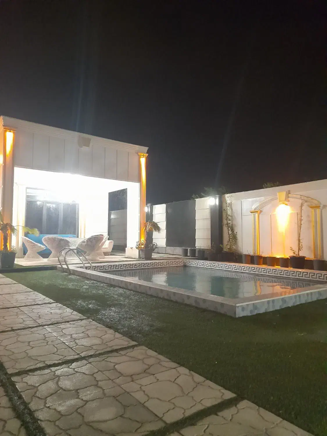 اجاره ویلا تمیز و امن|اجارهٔ کوتاهمدت ویلا و باغ|پرند, فاز ۱|دیوار