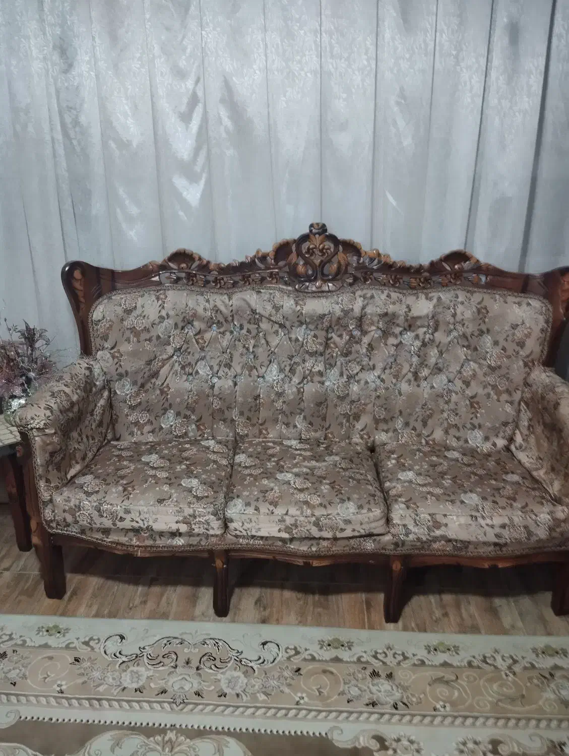 مبل سلطنتی ۹نفره بهمراه میز نهار خوری ۴نفره|مبلمان خانگی و میز عسلی|محمدشهر, محمدشهر|دیوار