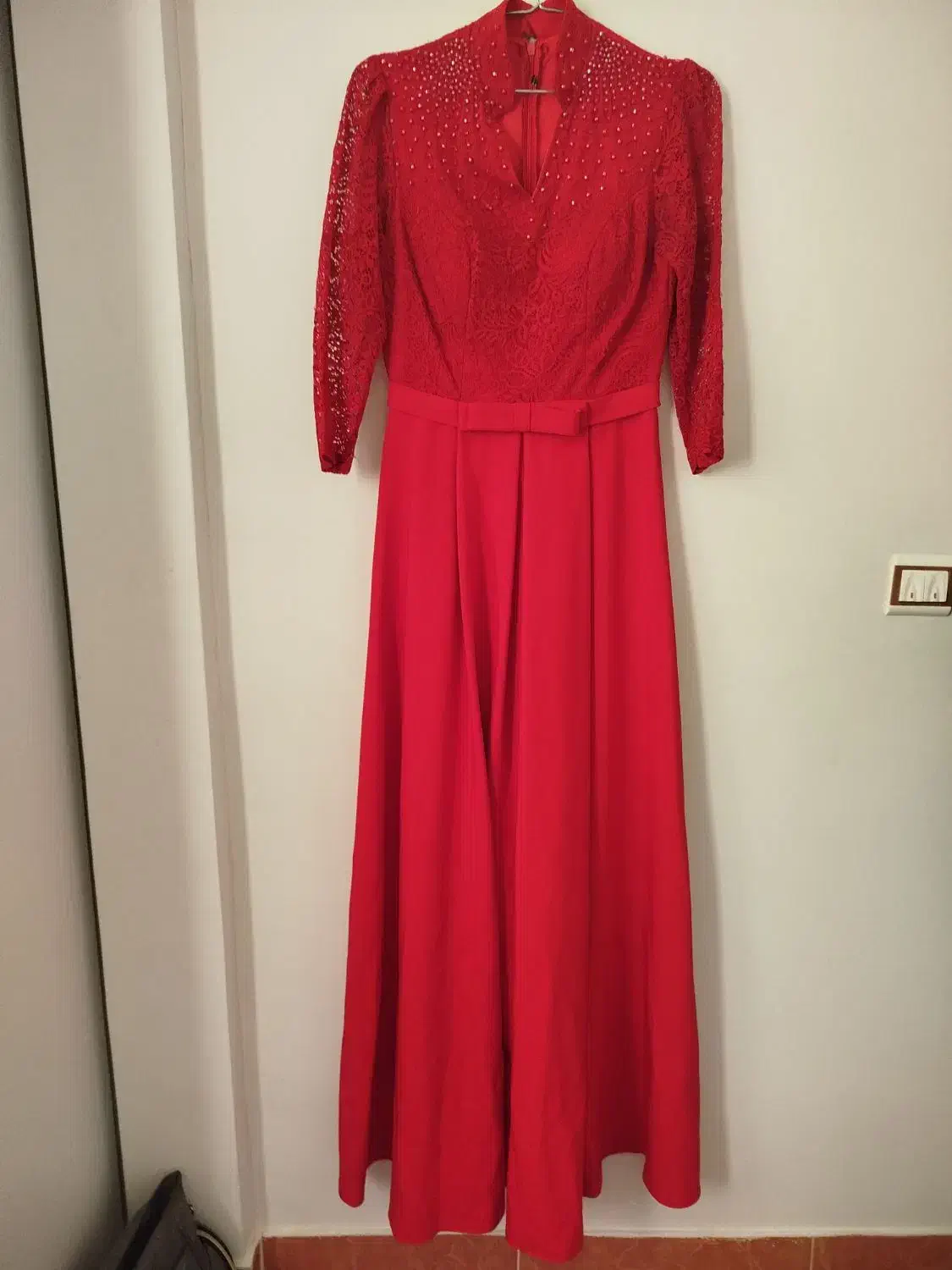 لباس مجلسی|لباس|اقبالیه, |دیوار