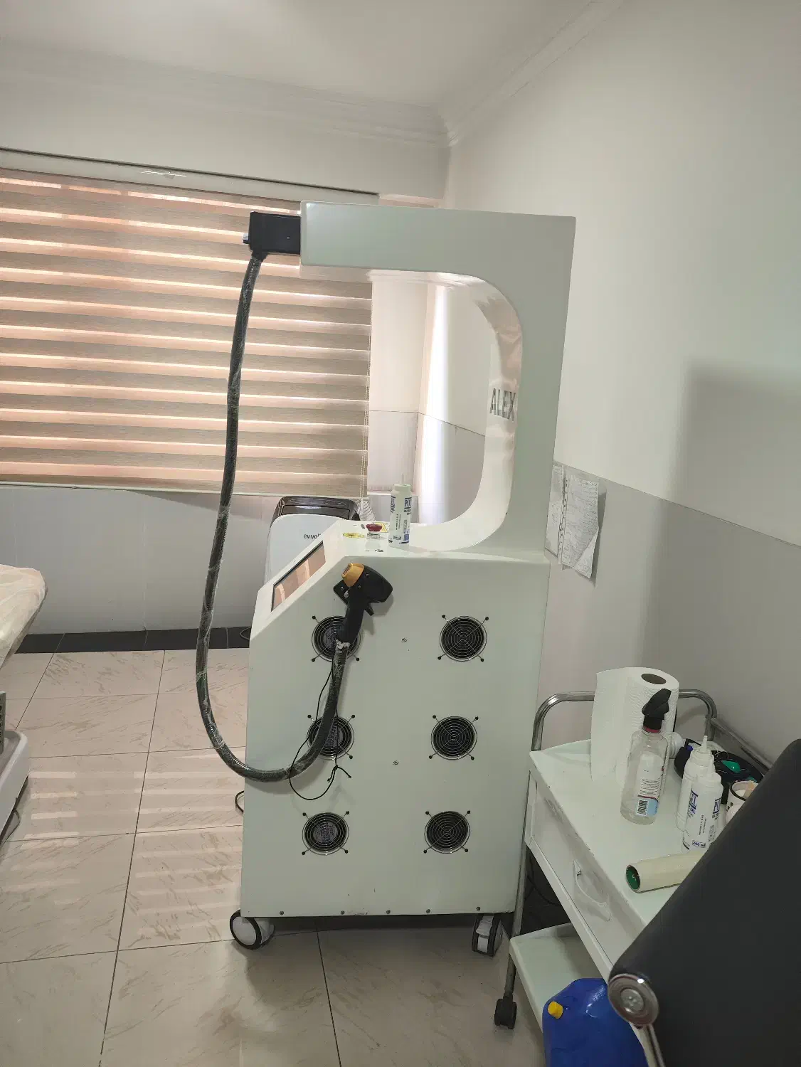 پزشک عمومی یا متخصص پوست دارای  پروانه نیازمندیم|استخدام درمانی، زیبایی، بهداشتی|گرگان, |دیوار