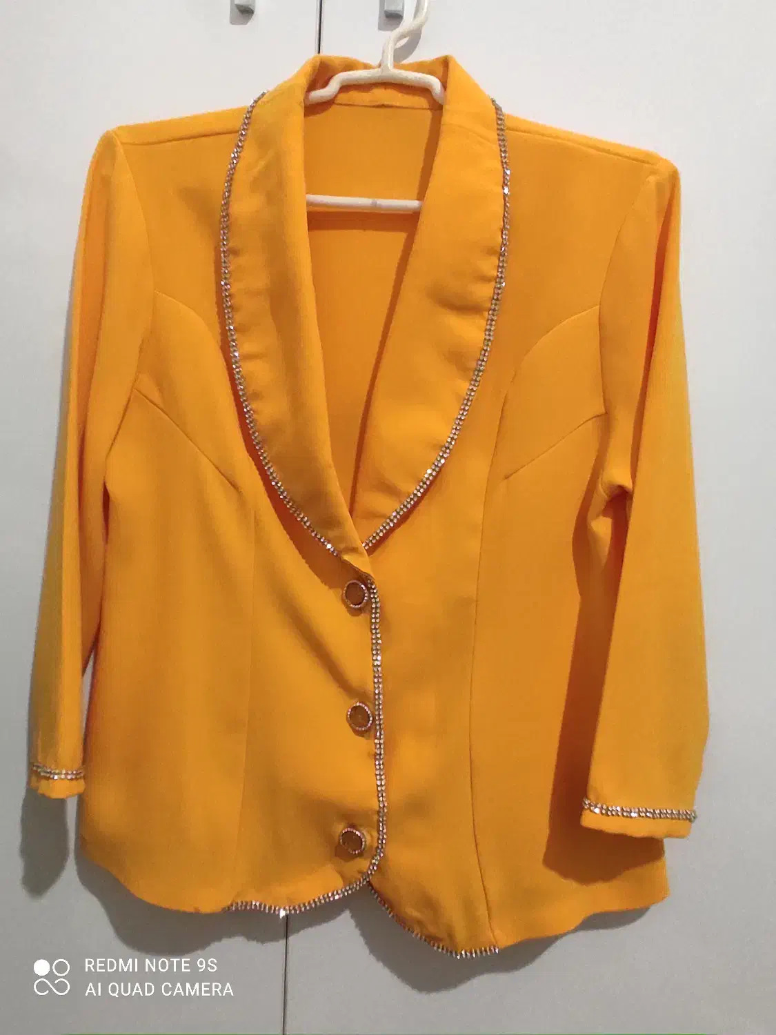 لباس|لباس|مشکین‌دشت, |دیوار