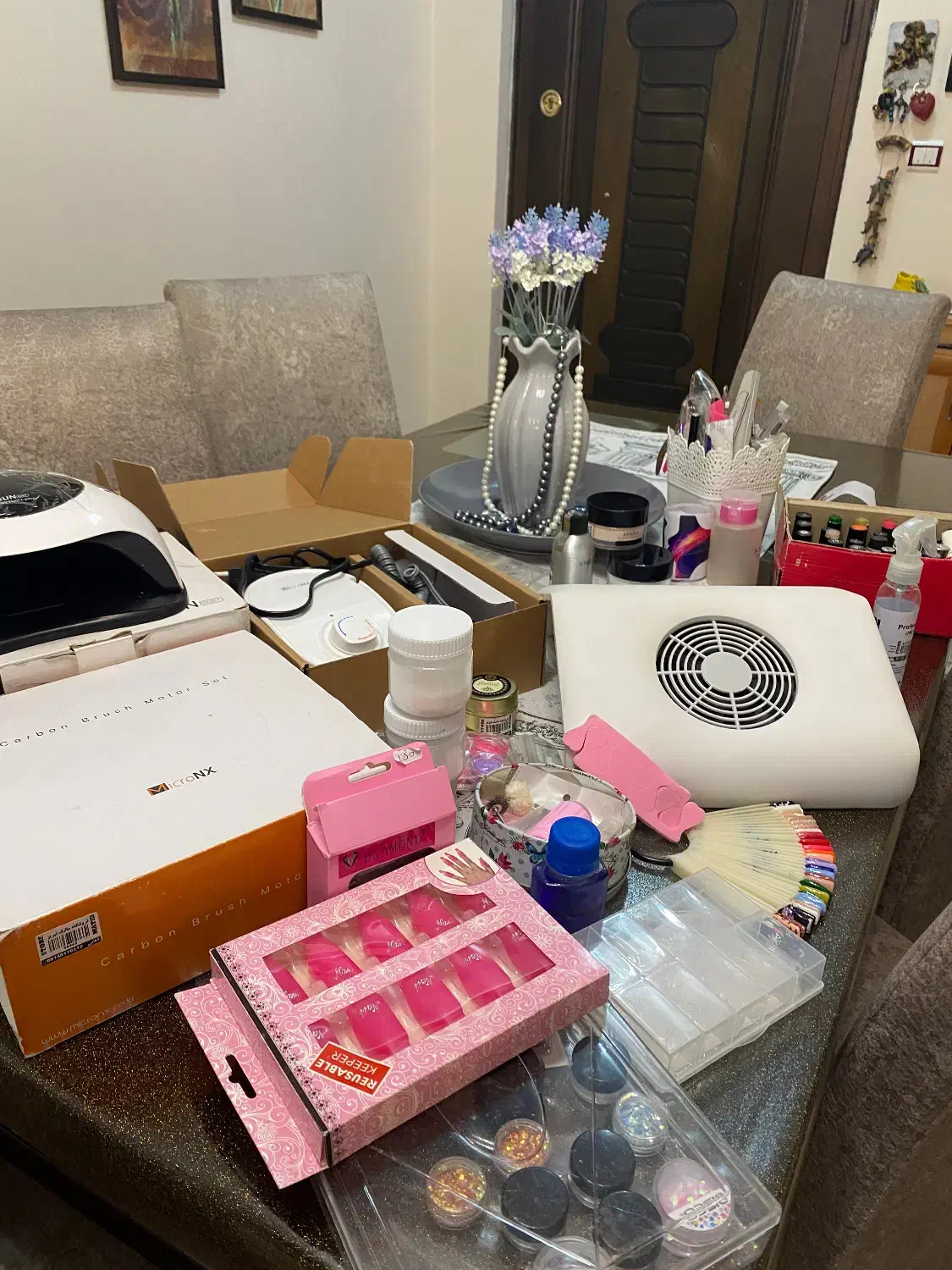 وسایل کاشت ناخن|آرایشگاه و سالن‌های زیبایی|تبریز, |دیوار