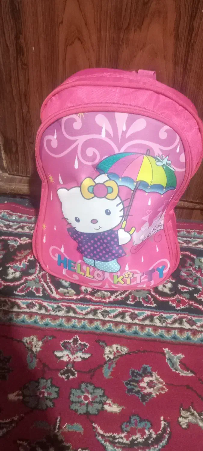 کیف مدرسه|کیف، کفش، کمربند|پیشوا, |دیوار