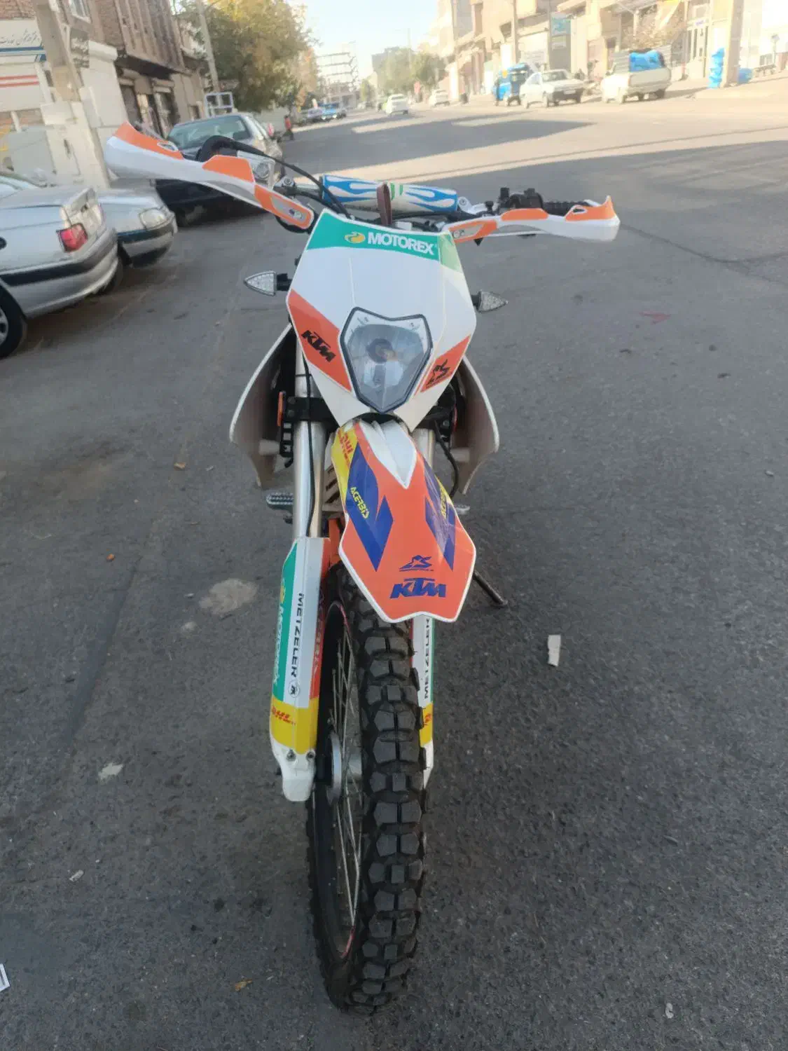 فلات نیو کی تی ام|موتورسیکلت|مهربان, |دیوار