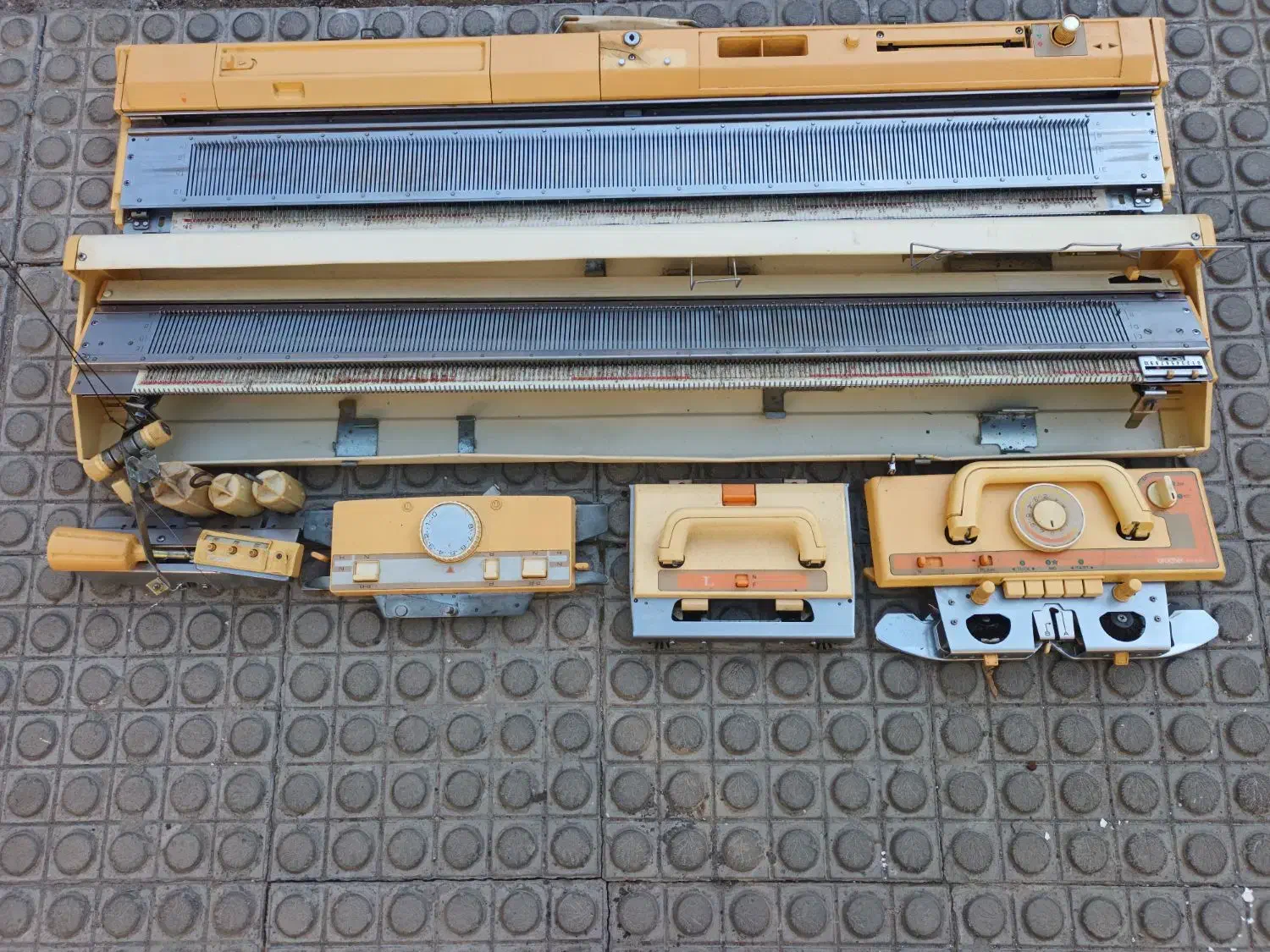 ماشین بافتنی ژاپنی برادر ۸۴۰ به همراه کشبافت|چرخ خیاطی و ریسندگی|خلخال, |دیوار