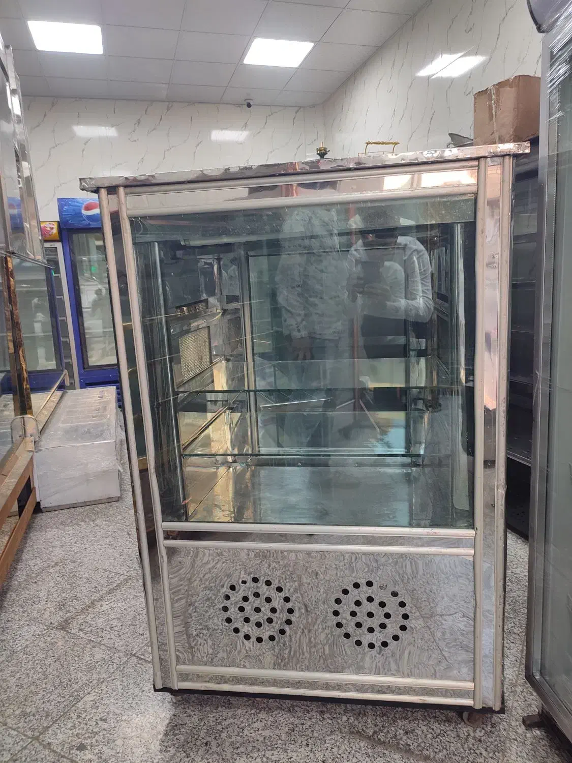 یخچال مکعبی ویترینی یک متری در حد نو|فروشگاه و مغازه|نسیمشهر, |دیوار