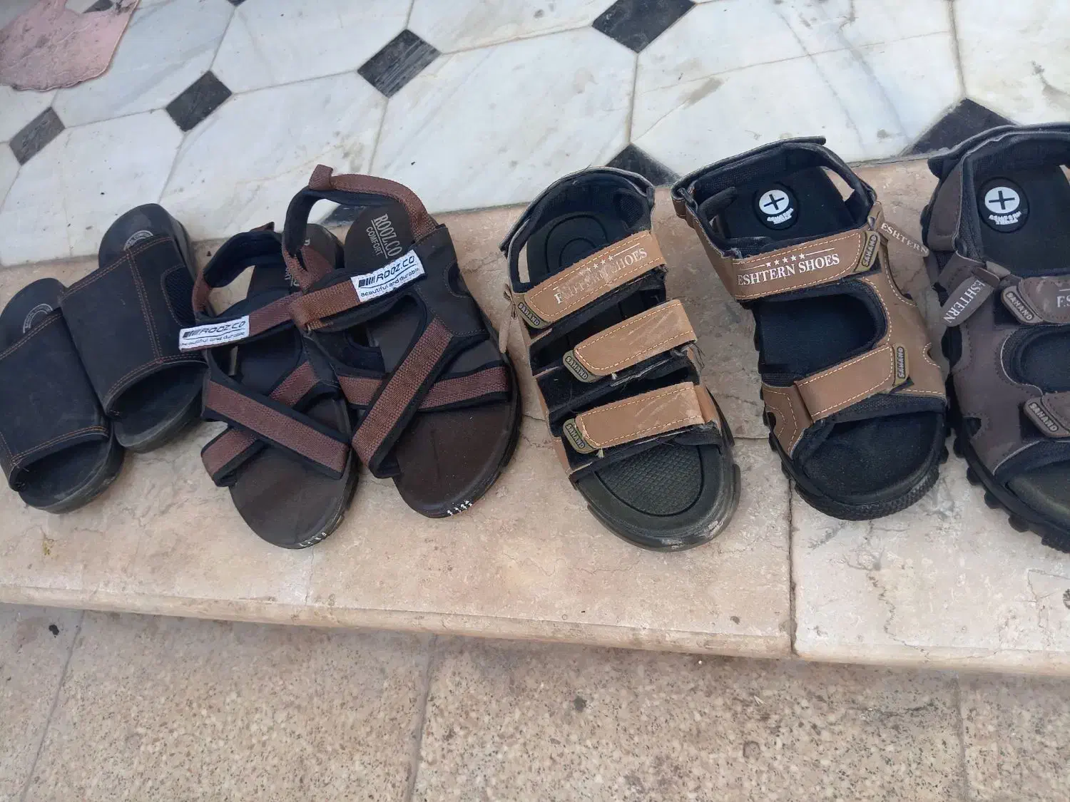 مقداری دمپایی|کیف، کفش، کمربند|نجفآباد, مجاهد شمالی|دیوار