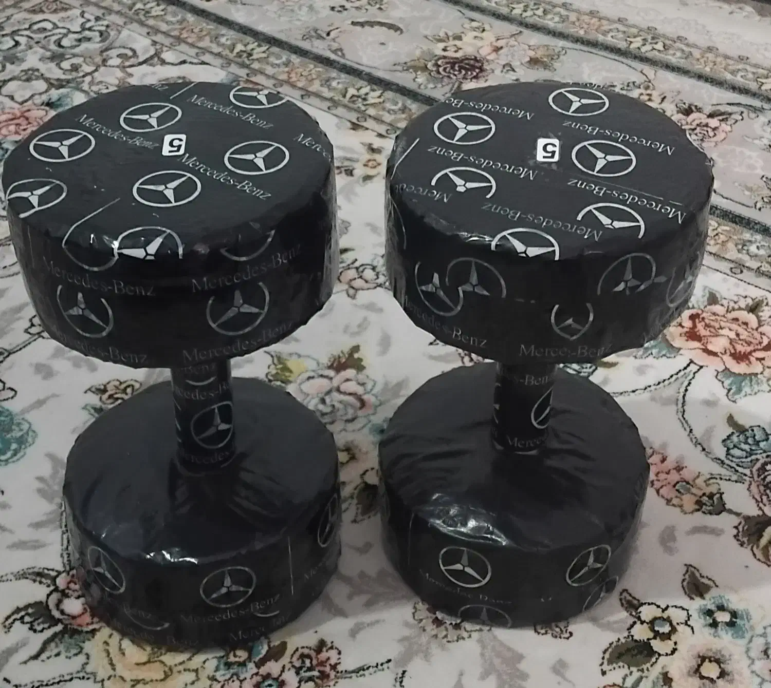 دمبل های پنج کیلویی و ده کیلویی|تجهیزات ورزشی|اندیشه, اندیشه فاز ۱|دیوار