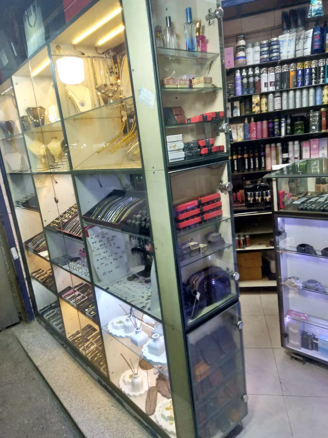ویترین مغاره به همراه پیشخوان|فروشگاه و مغازه|تهران, گرگان|دیوار