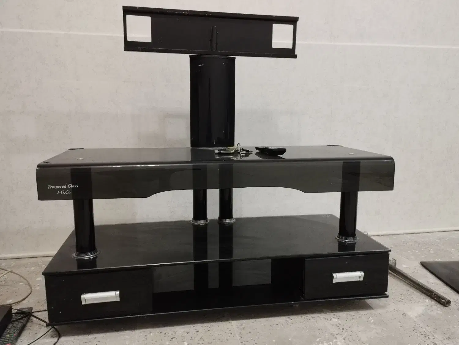 میز تلویزیون کاملا سالم در حد نو|میز تلویزیون|خرم‌آباد, |دیوار