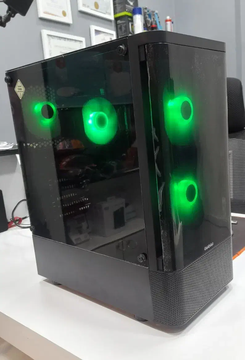 سیستم گیم قابل ارتقاء|رایانه رومیزی|کاشان, معلم|دیوار