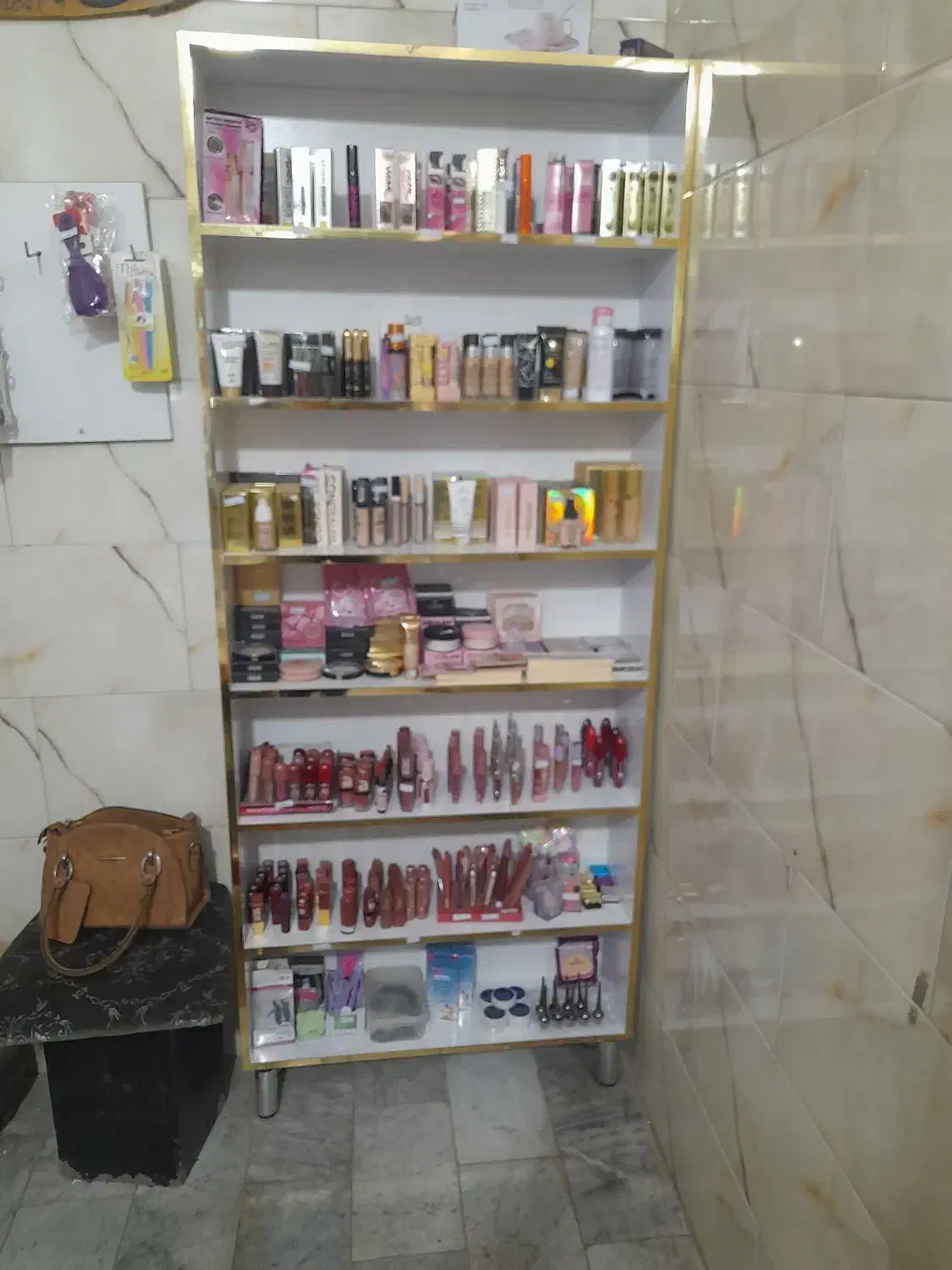 دکور لوازم ارایشی در حد نو|فروشگاه و مغازه|کرج, شهرک خاتم النبیا|دیوار