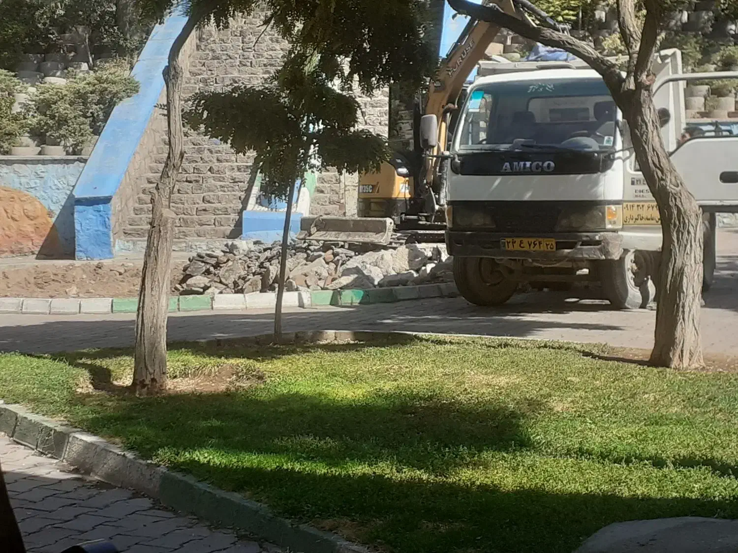 اجاره مینی بیل بابکت همراه با پیکور بتن|خدمات حمل و نقل|تبریز, |دیوار