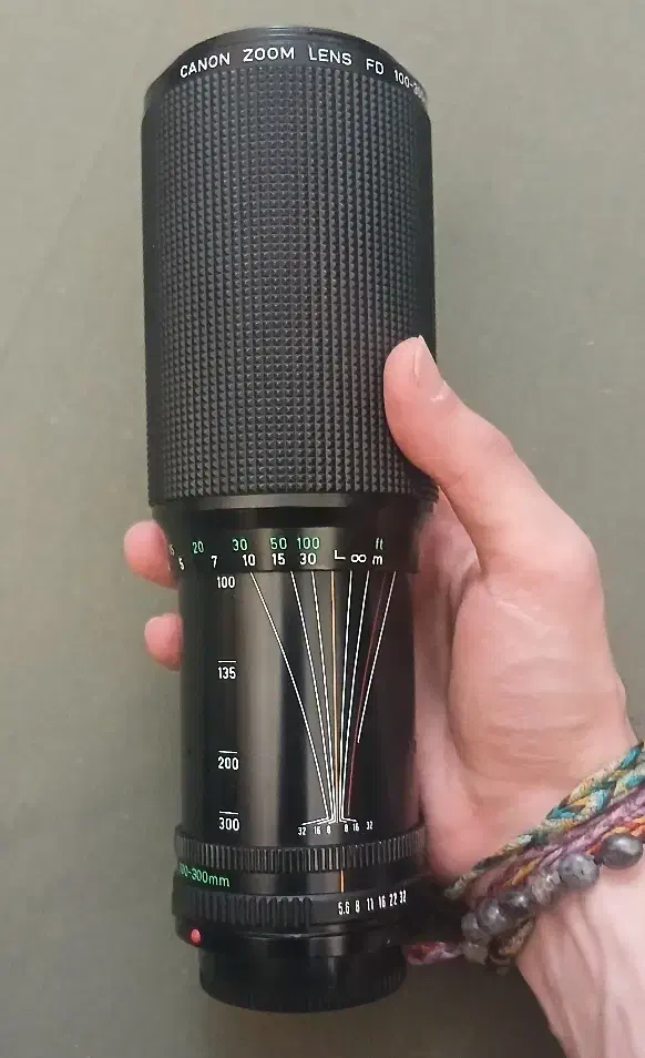 دوربین  Canon F1 (آنالوگ) همراه  دو عدد لنز|دوربین عکاسی و فیلم‌برداری|تهران, لاله زار|دیوار