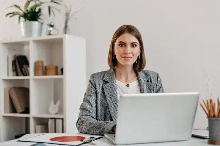 به یک همکار خانم منظم برای شرکت نیازمندیم|استخدام بازاریابی و فروش|تهران, میدان ولیعصر|دیوار