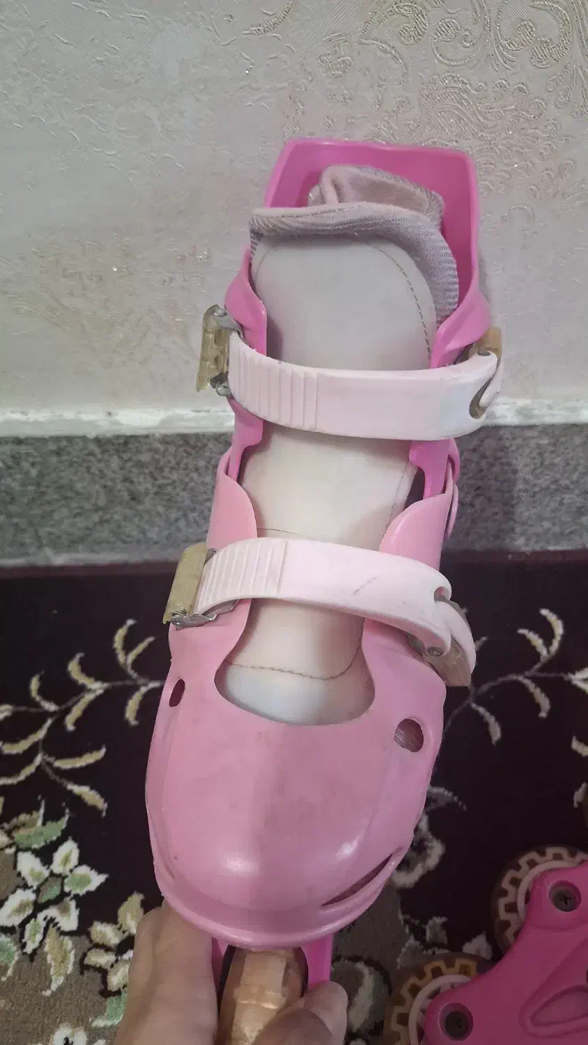 کفش اسکیتی|دوچرخه، اسکیت، اسکوتر|نیشابور, گمنام غربی|دیوار