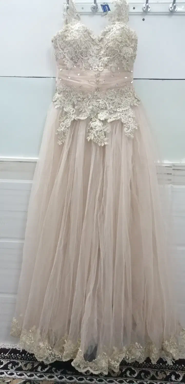 لباس عقد|لباس|لار, |دیوار