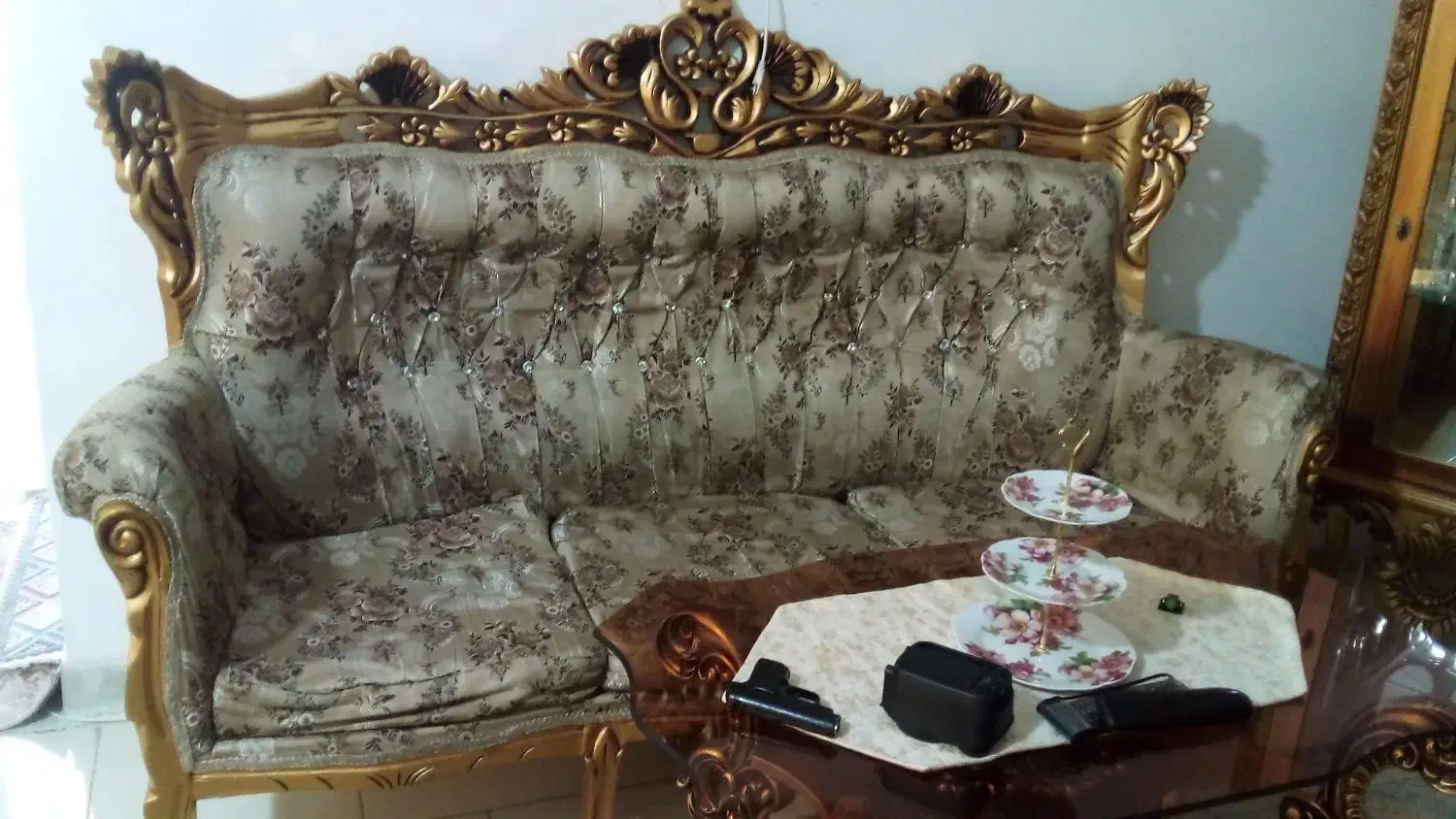 مبل سلطنتی همراه همرا ۲عدد بوفه|مبلمان خانگی و میز عسلی|اندیشه, شهرک مریم|دیوار