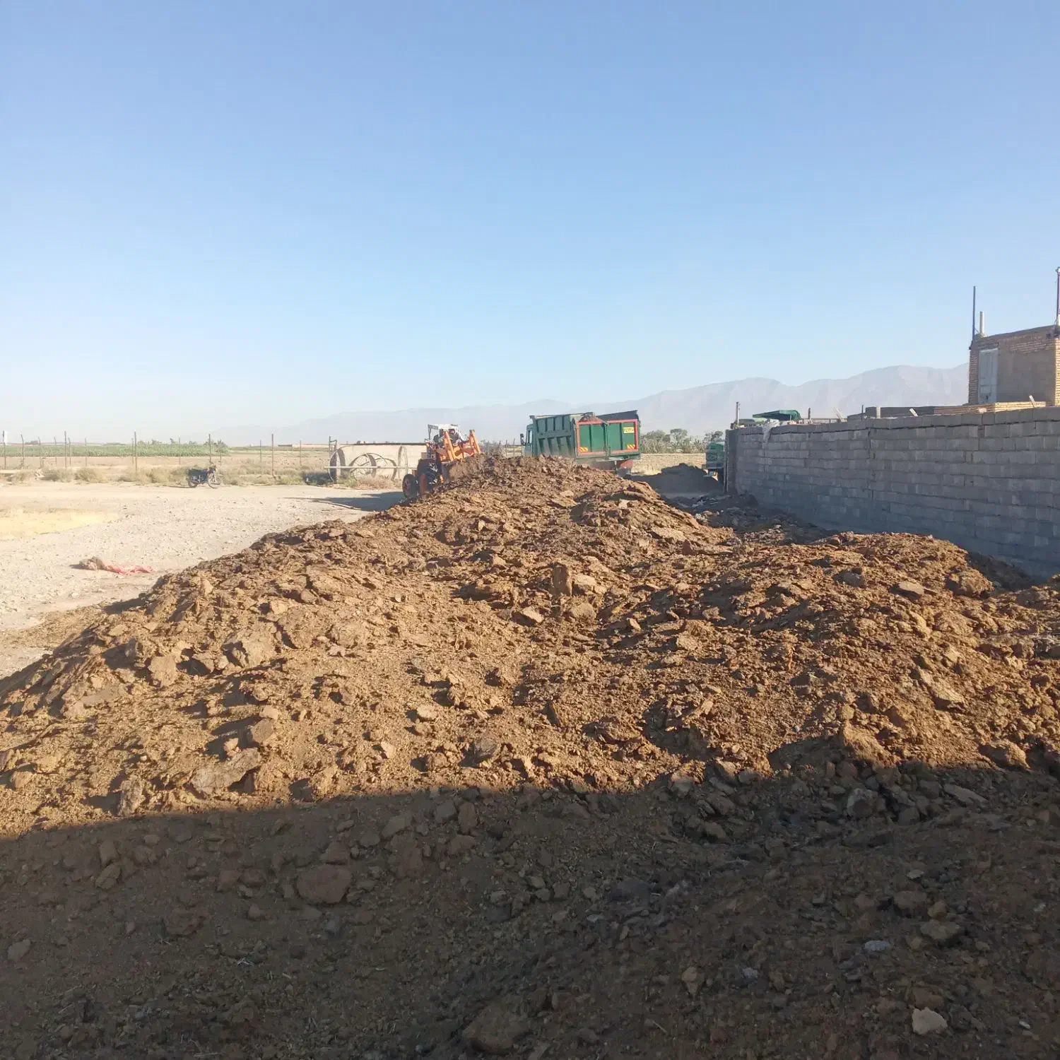 کود گاوی خشک و درجه یک بدون اشغال و ماسه بادی|خدمات باغبانی و درختکاری|نیشابور, فضل|دیوار