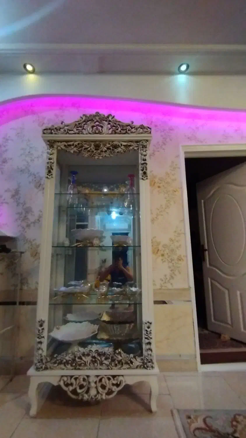 ویترین چیدمان|بوفه، ویترین، کنسول|رشت, آزادگان|دیوار