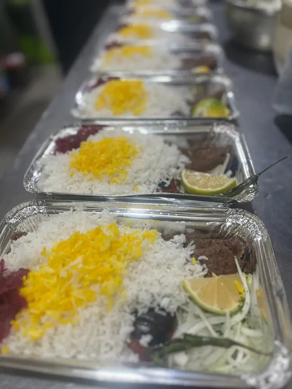 تهیه غذا مجالس شما با کیفیت و قیمت مناسب|خدمات پذیرایی، مراسم|کرمان, |دیوار