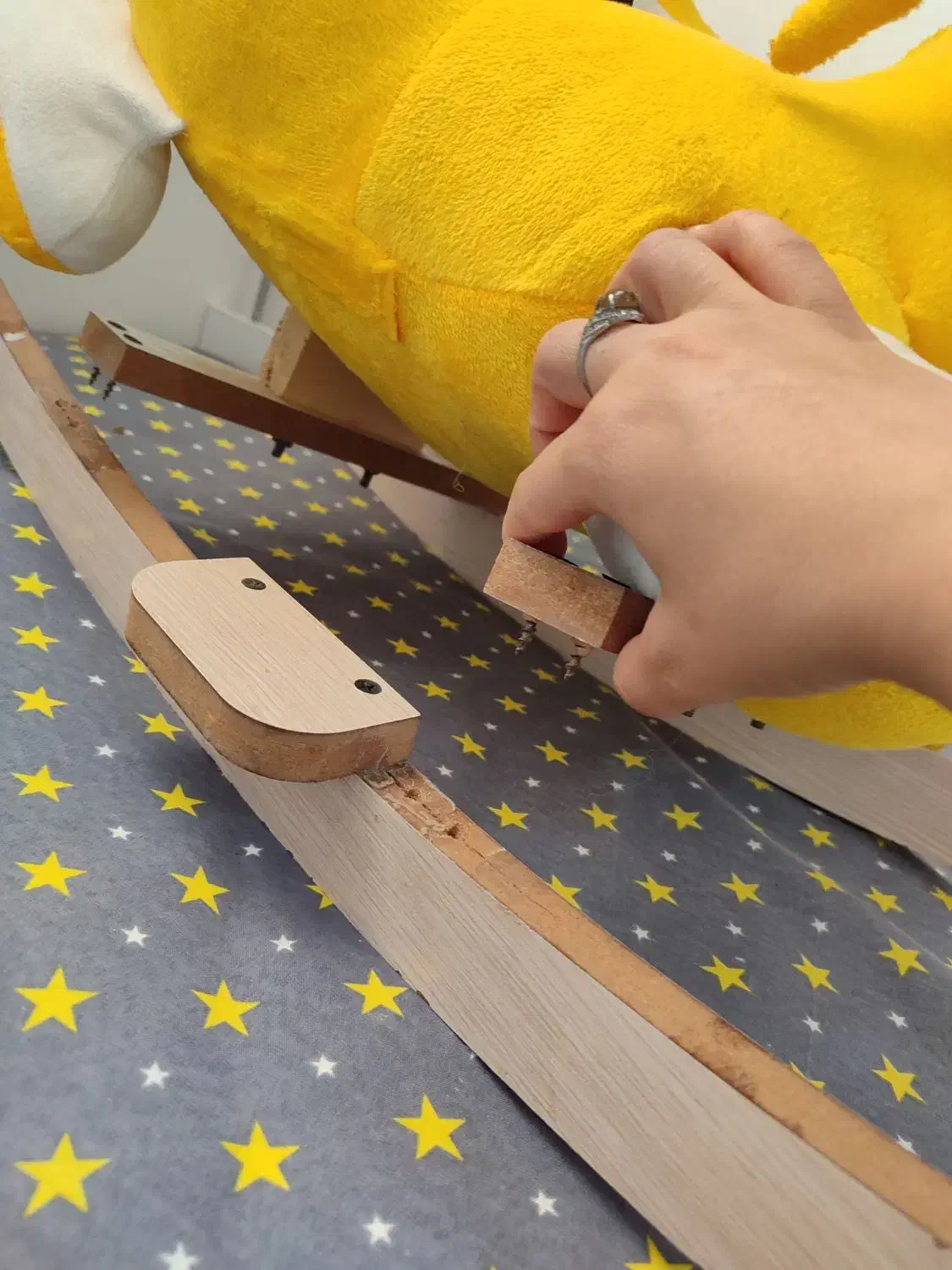 راکر نیازمند تعمیر|اسباببازی|شیراز, کوشک میدان|دیوار