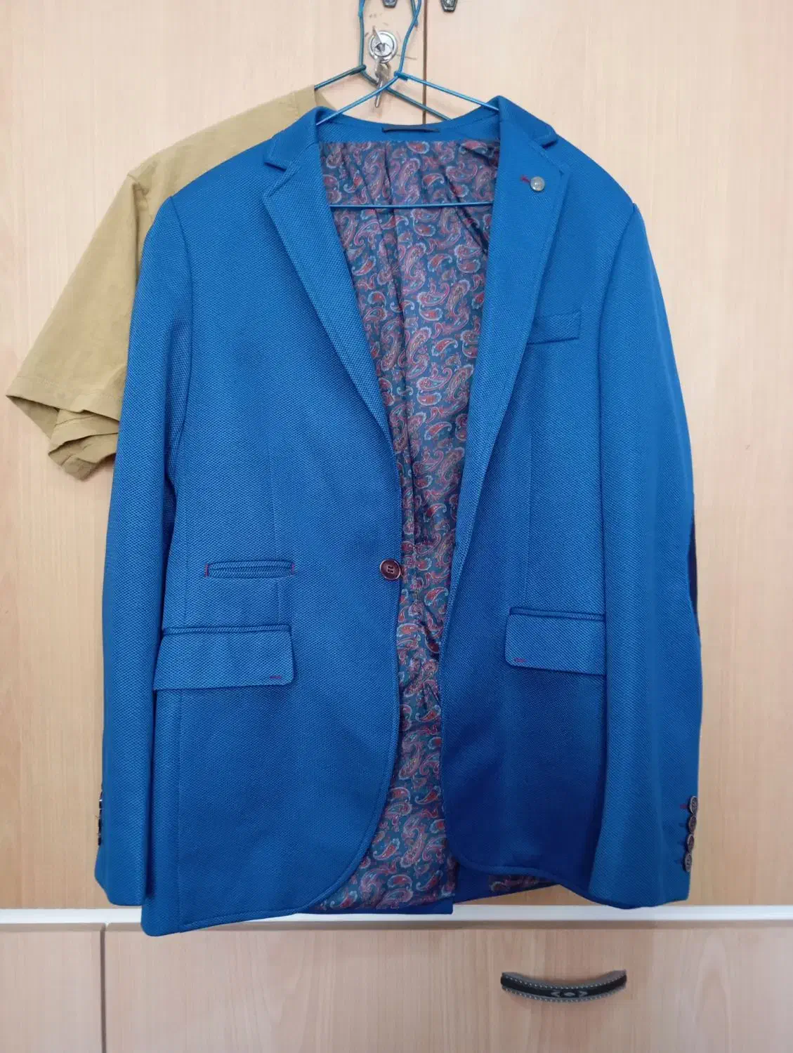 کت خالی|لباس|ساوه, |دیوار