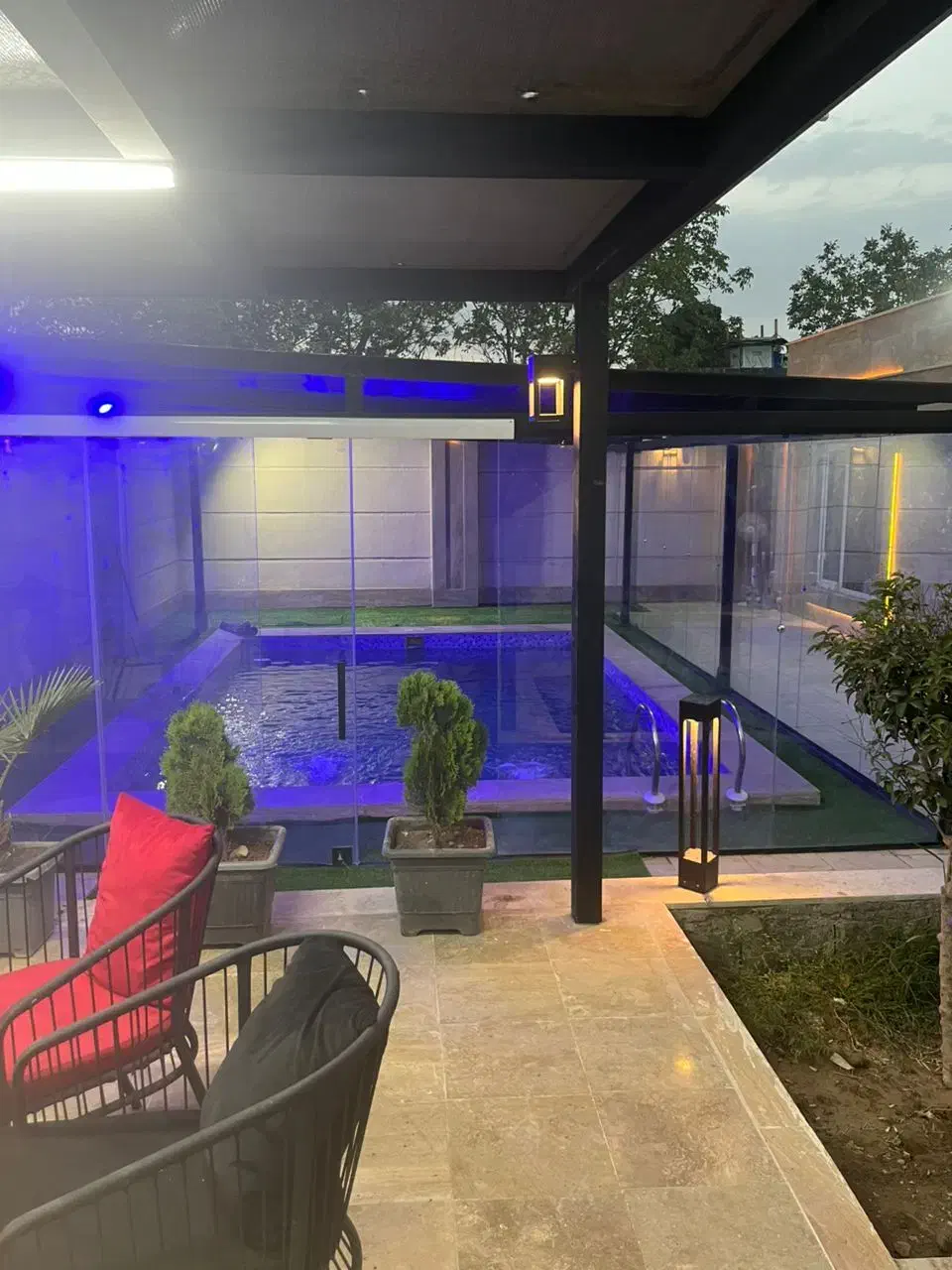 اجاره ویلا ( استخر سرپوشیده ) نصف روز و روز کامل|اجارهٔ کوتاهمدت ویلا و باغ|شهریار, شهرک وائین|دیوار