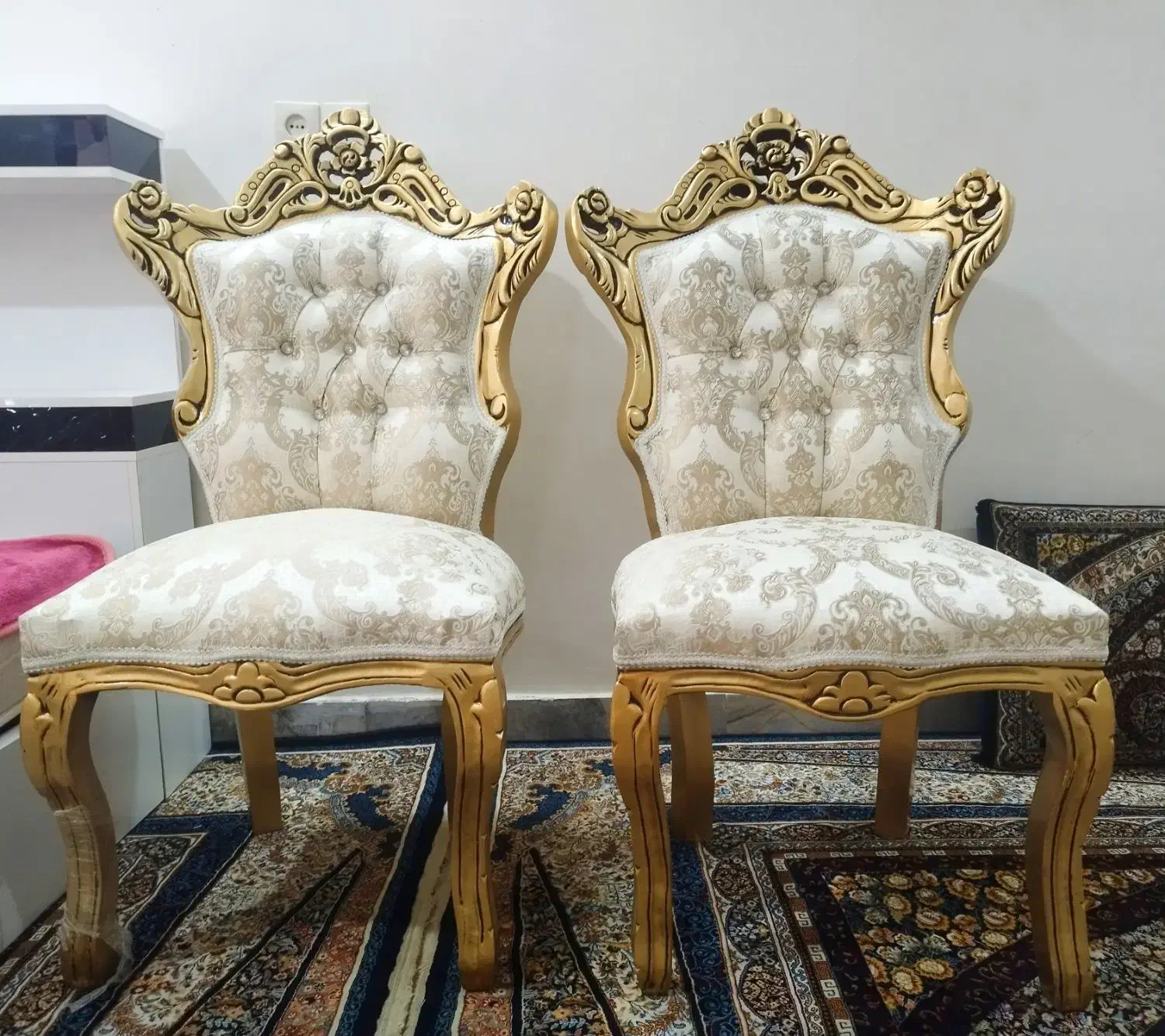 دوعدد مبل سلطنتی تک نفره نو|مبلمان خانگی و میز عسلی|مشهد, رسالت|دیوار