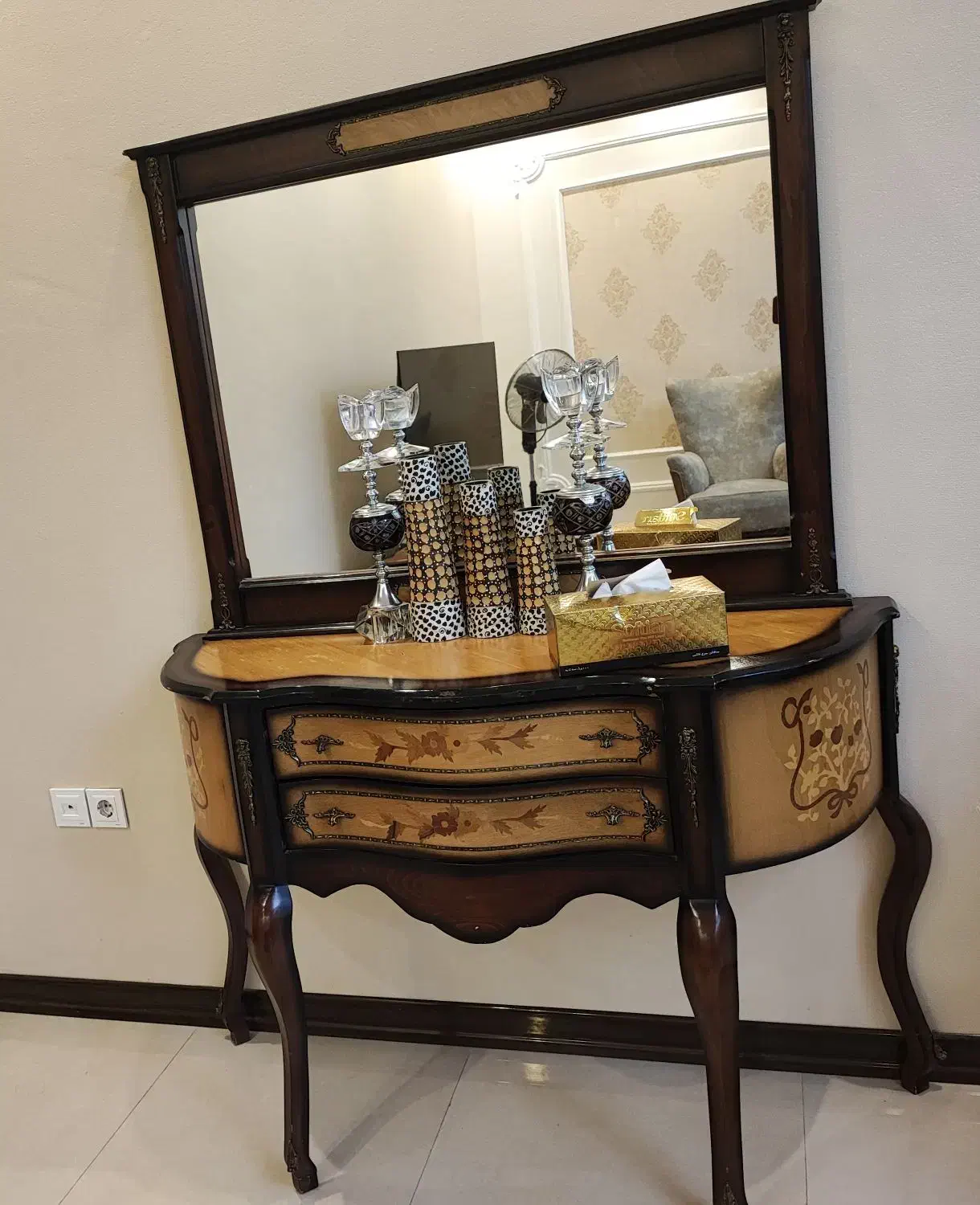 آینه کنسول|بوفه، ویترین، کنسول|گلبهار, شهر جدید گلبهار|دیوار