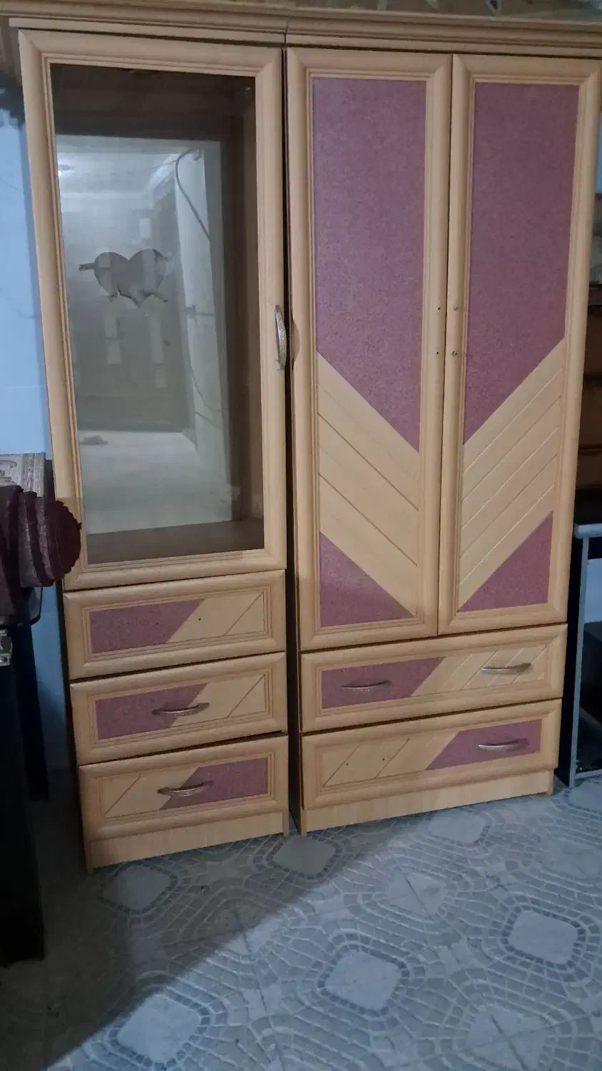 تعدادی|میز تحریر و کامپیوتر|یزد, |دیوار