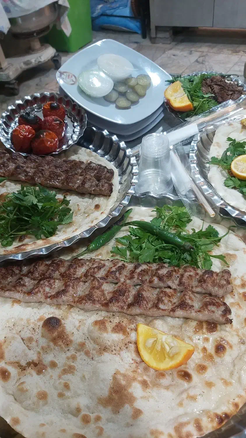 استخدام  صندوقدار خانم و منقلدار شیفت شب|استخدام خدمات فروشگاه و رستوران|مشهد, کارمندان دوم|دیوار