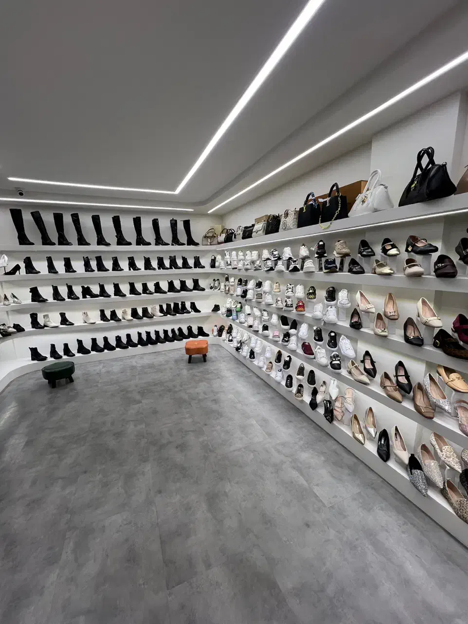 استخدام ادمین حضوری اینستاگرام|استخدام بازاریابی و فروش|درگهان, |دیوار