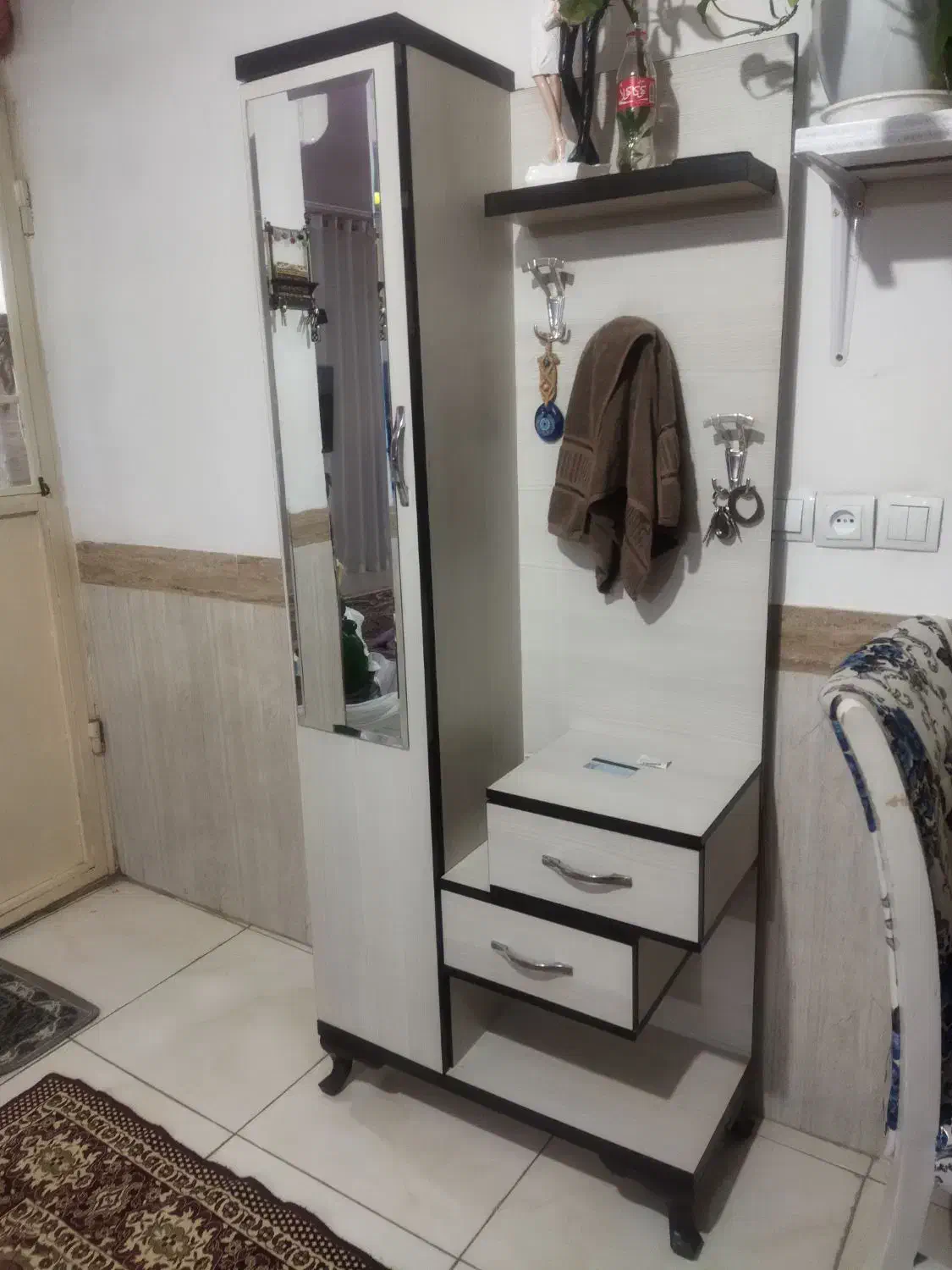 جاکفشی|جاکفشی، کمد، دراور|خاوران, |دیوار