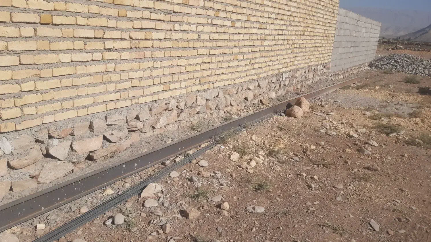 یک عدد بیم ۱۴ و ۱۱ تا آلموتور ۸|مصالح و تجهیزات ساختمان|دره شهر, |دیوار