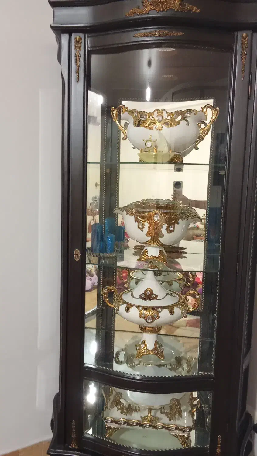 بووفه.چهار طبقه .چووب گردو کاملا سالم|بوفه، ویترین، کنسول|اردبیل, |دیوار