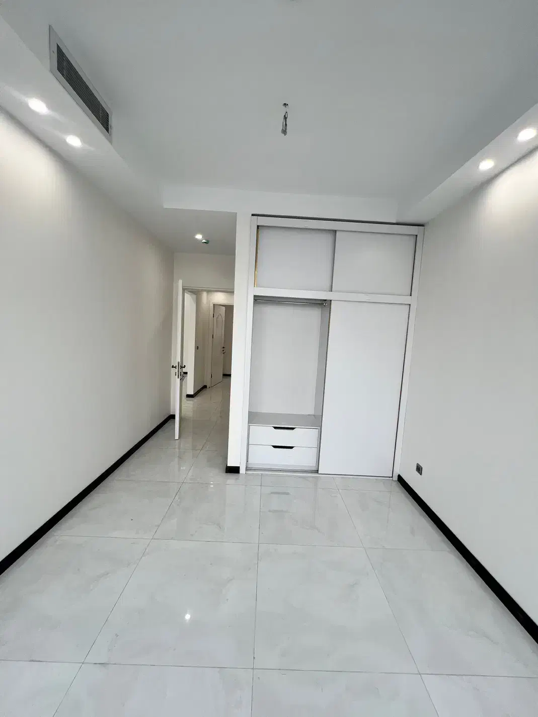 ۱۳۷‌متر/۳‌خواب/نوساز/ویو جذاب/محل دنج ظفر